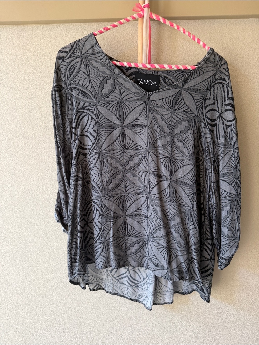 Tanoa Gray Geometric-Print Long Sleeve Tee
